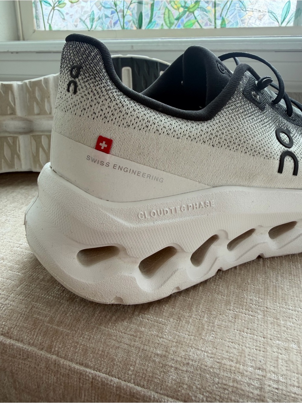 On Running Cloudtilt Black & White Women’s Size 9 - Picture 9 of 10